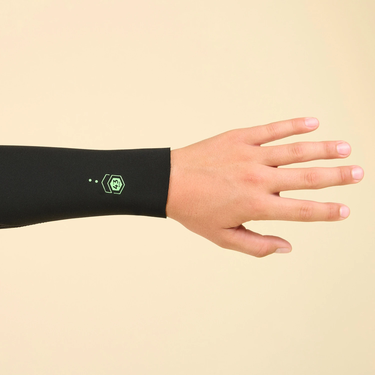 BOY'S SURFING WETSUIT 500 4/3 MM VORTEX BLACK 11 BOY'S SURFING WETSUIT 500 4/3 MM VORTEX BLACK - Image 9