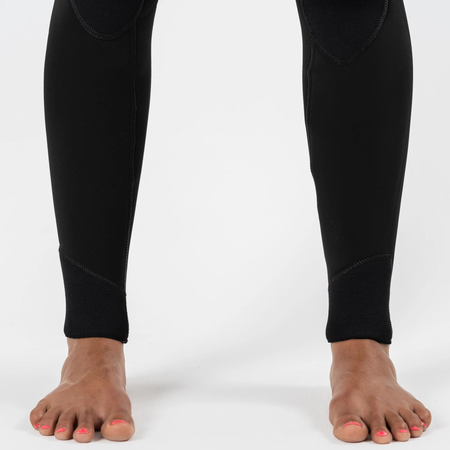 Women’s Surfing Neoprene Wetsuit 5/4mm With Integrated Hood And Chest Zip 13 Women’s Surfing Neoprene Wetsuit 5/4mm With Integrated Hood And Chest Zip - Image 11