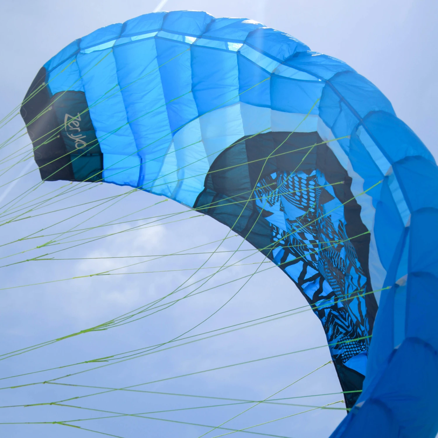 Zeruko Traction Kite 2.5 M2 + Steering Handles - Blue 5 Zeruko Traction Kite 2.5 M2 + Steering Handles - Blue - Image 3
