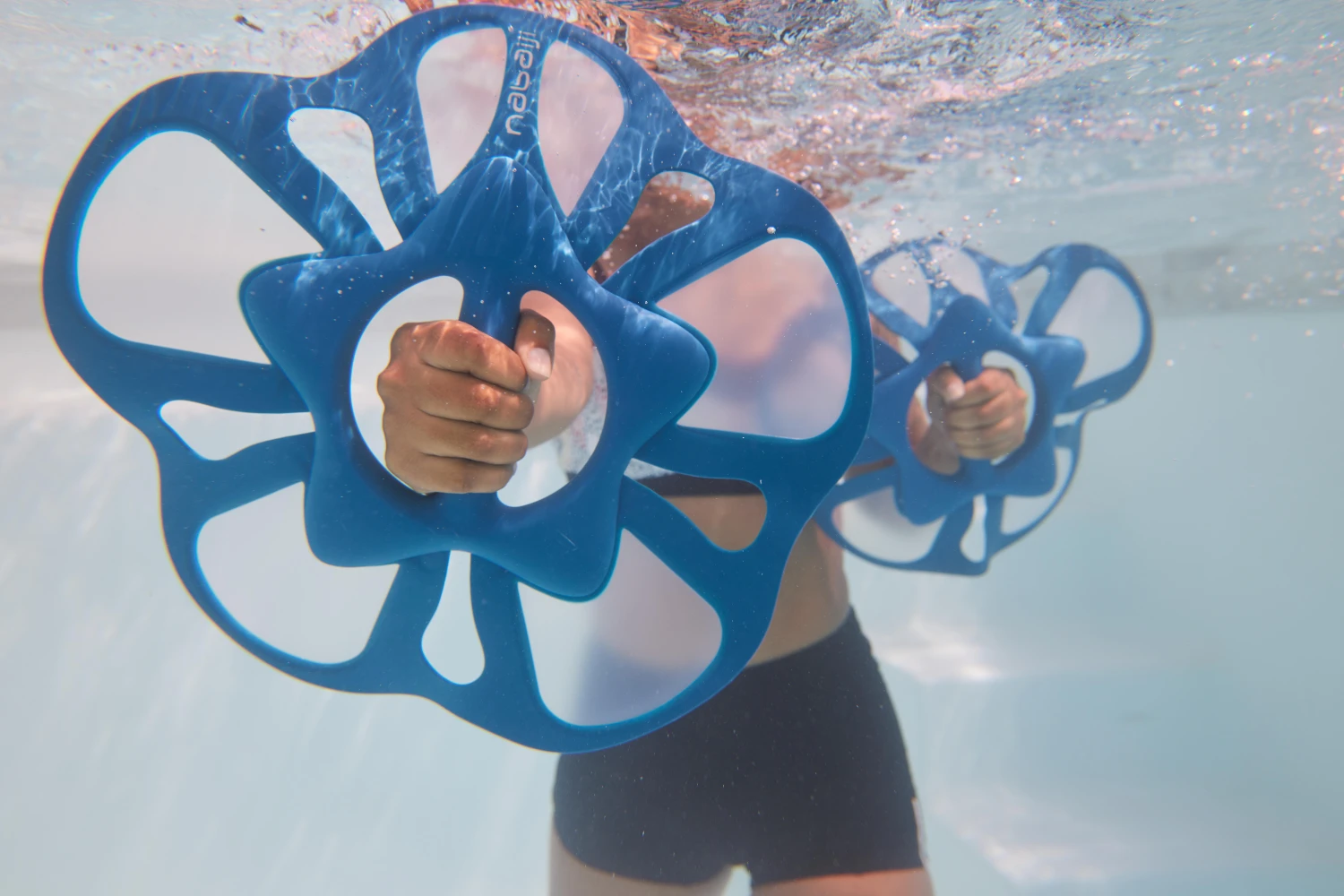 Pair Of Aquafitness Flower L Pullpush Dumbbells White Blue 5 Pair Of Aquafitness Flower L Pullpush Dumbbells White Blue - Image 3