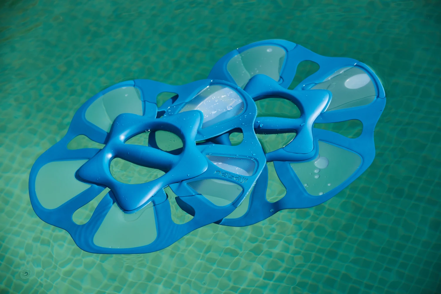 Pair Of Aquafitness Flower L Pullpush Dumbbells White Blue 4 Pair Of Aquafitness Flower L Pullpush Dumbbells White Blue - Image 2