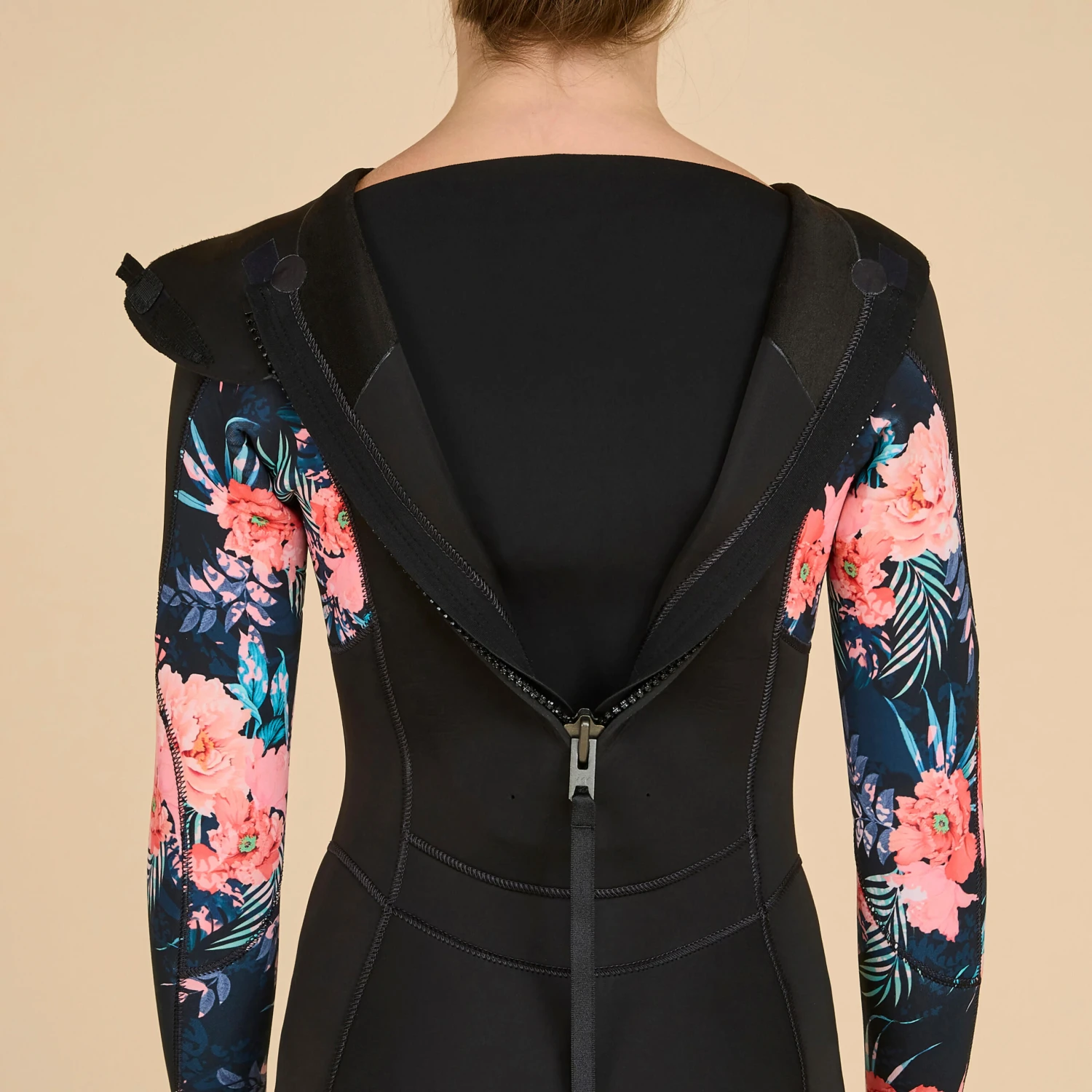 GIRL'S SURFING WETSUIT 500 4/3 MM BLACK RED 6 GIRL'S SURFING WETSUIT 500 4/3 MM BLACK RED - Image 4